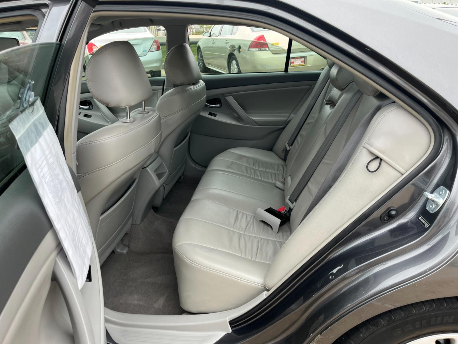 2007 GRAY /gray Toyota Camry CE 5-Spd AT (4T1BE46K37U) with an 2.4L L4 DOHC 16V engine, 5-Speed Automatic Overdrive transmission, located at 14700 Tomball Parkway 249, Houston, TX, 77086, (281) 444-2200, 29.928619, -95.504074 - Photo #9